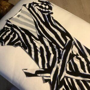 Diane Von Furstenberg Wrap Dress Size 4 Navy Animal Stripe Knit Cap Sleeve